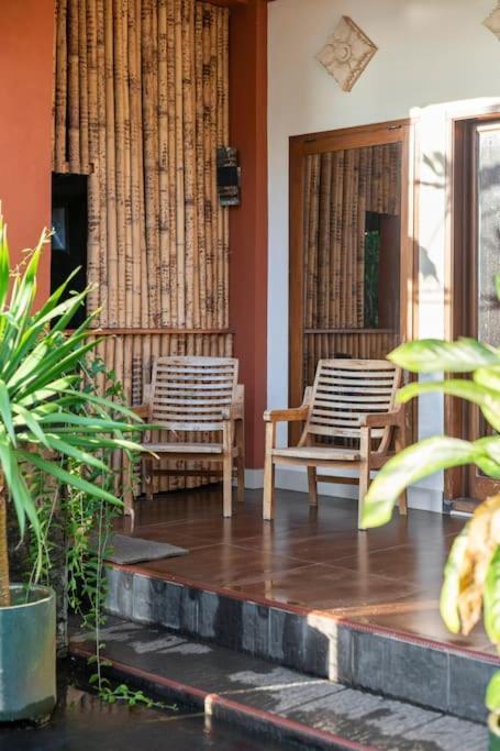 Villa Kenanga In Meninting By The Beach Mataram Zewnętrze zdjęcie