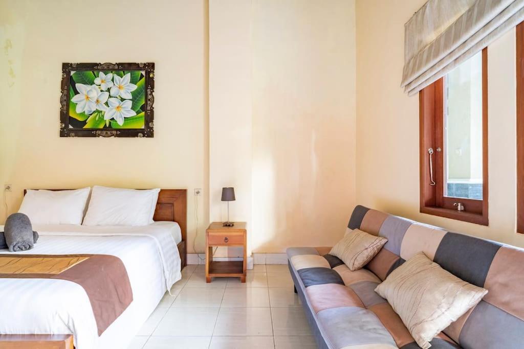 Villa Kenanga In Meninting By The Beach Mataram Zewnętrze zdjęcie