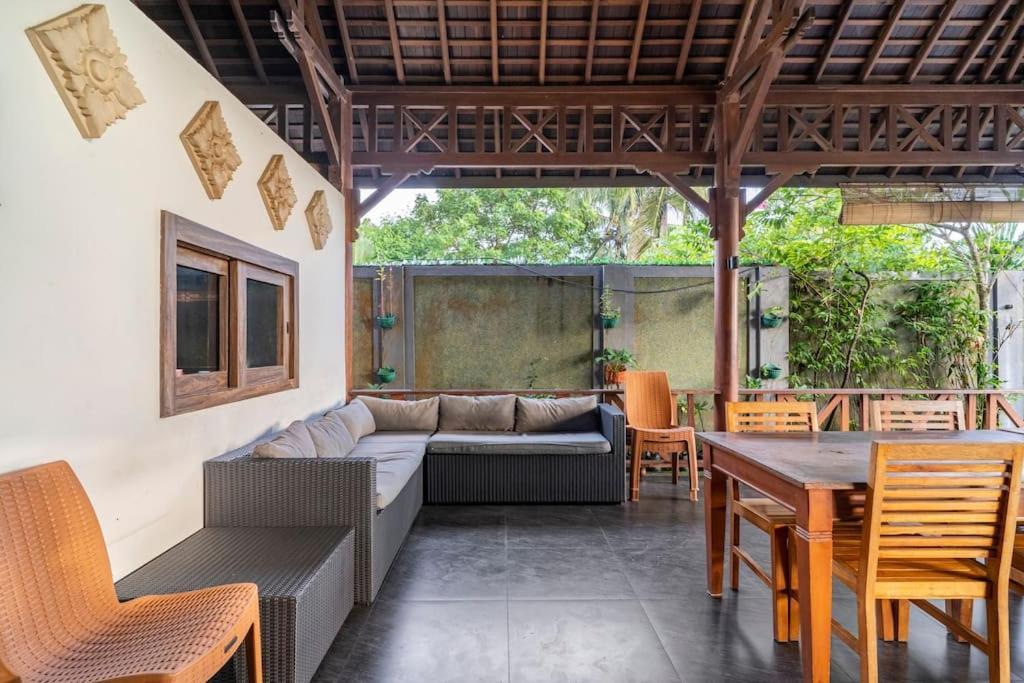 Villa Kenanga In Meninting By The Beach Mataram Zewnętrze zdjęcie