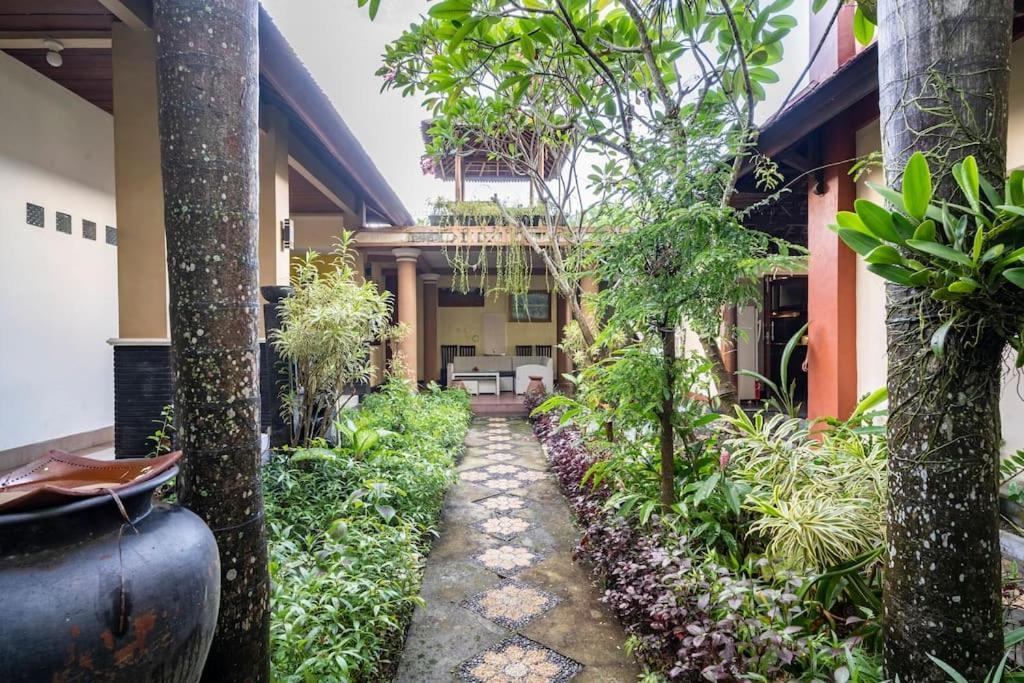 Villa Kenanga In Meninting By The Beach Mataram Zewnętrze zdjęcie