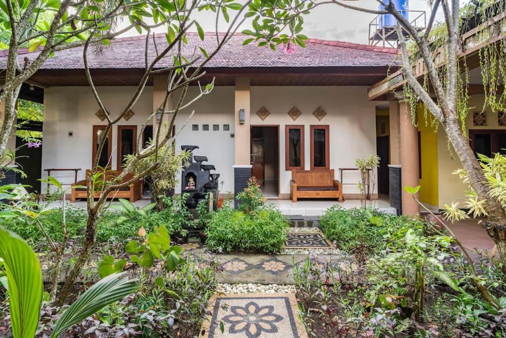 Villa Kenanga In Meninting By The Beach Mataram Zewnętrze zdjęcie